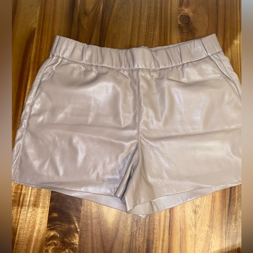 Size large/ leather than - Picture 2 of 3